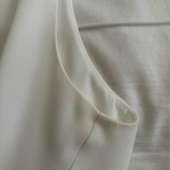 Aritzia Babaton White sleeveless blouse with tie detail - sz M - EUC - Picture 4 of 4